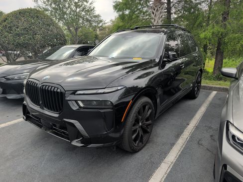 Used 2024 BMW X7 xDrive40i w/ M Sport Package image 3
