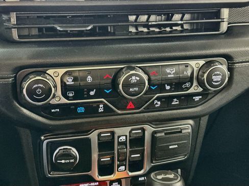 Used 2024 Jeep Wrangler Unlimited Rubicon 4xe AWD/4WD image 19