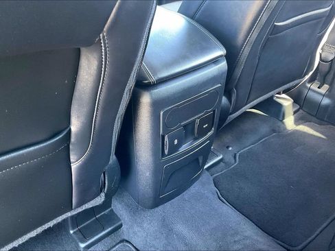 Used 2022 Ford Explorer XLT w/ Equipment Group 202A RWD image 10