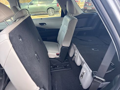 New 2025 Nissan Pathfinder SL image 19