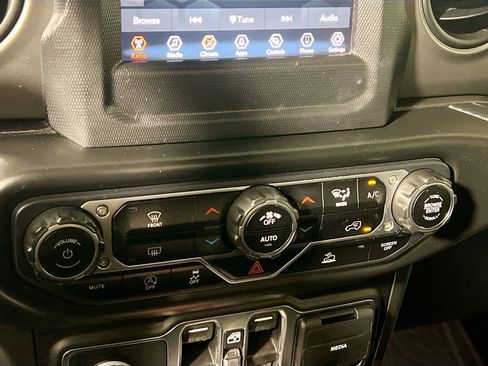 Used 2021 Jeep Wrangler Unlimited Sport AWD/4WD image 27