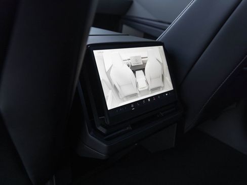 Used 2024 Tesla Cybertruck AWD Crew Cab image 19