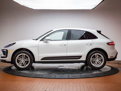 Certified 2025 Porsche Macan AWD/4WD image 2