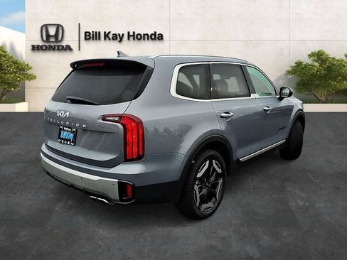 Used 2023 Kia Telluride S FWD image 3