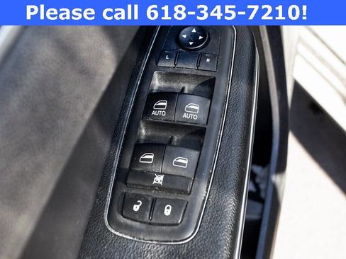 Used 2018 Chrysler 300 Touring L image 15