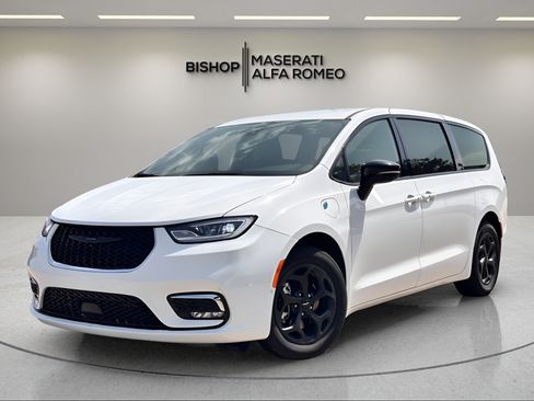 Used 2024 Chrysler Pacifica Limited FWD image 2