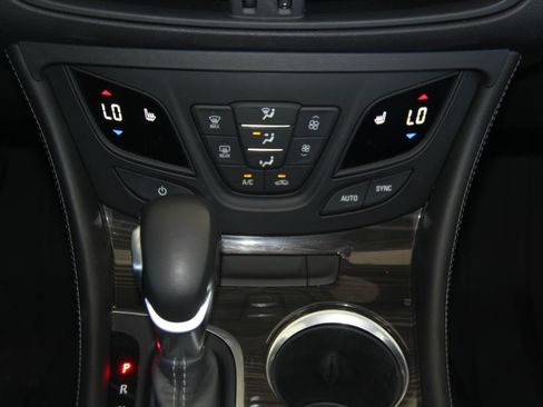 Used 2020 Buick Envision Essence w/ Experience Buick Package FWD image 17