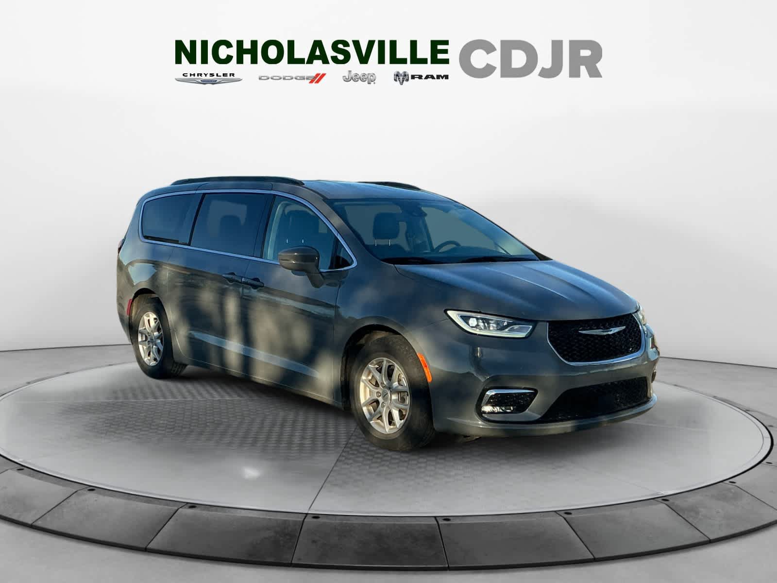 Used 2022 Chrysler Pacifica Touring-L FWD image 7