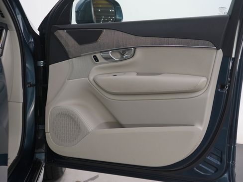 Used 2023 Volvo XC90 B6 Plus image 11