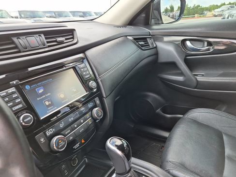 Used 2017 Nissan Rogue SL FWD image 25
