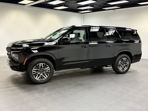 New 2026 Chevrolet Suburban Z71 image 2