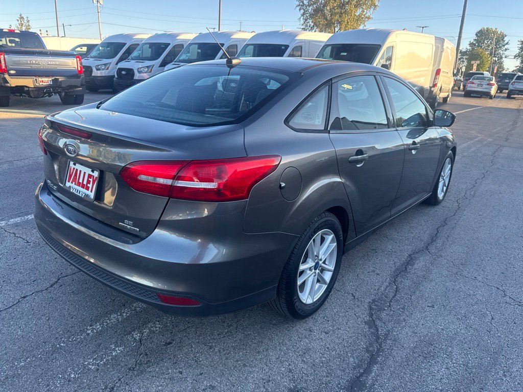 Used 2015 Ford Focus SE FWD image 3
