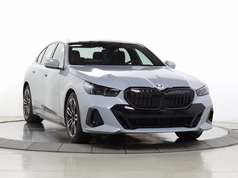 Used 2026 BMW 550e xDrive w/ Premium Package image 1