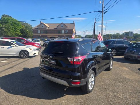 Used 2018 Ford Escape SE w/ Ford Safe & Smart Package FWD image 9