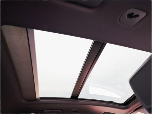 Certified 2025 Porsche Macan image 29