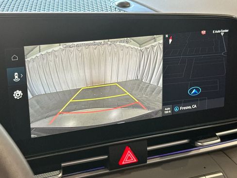 Used 2024 Hyundai Elantra SEL FWD image 18