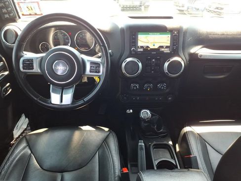 Used 2016 Jeep Wrangler Unlimited Rubicon AWD/4WD image 11