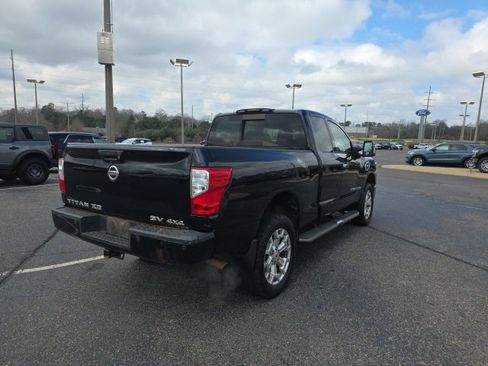 Used 2018 Nissan Titan SV w/ SV Convenience Package image 3