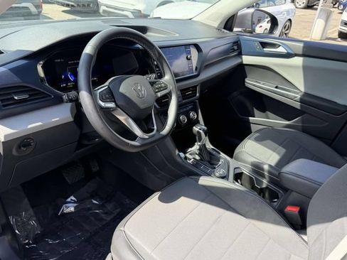 Used 2023 Volkswagen Taos SE w/ Panoramic Sunroof Package AWD/4WD image 12