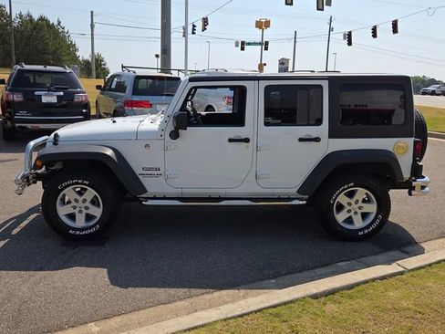 Used 2017 Jeep Wrangler Unlimited Sport w/ Quick Order Package 24S AWD/4WD image 4