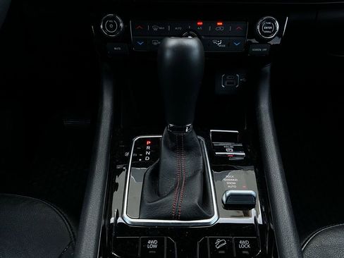 Used 2025 Jeep Compass Trailhawk image 24