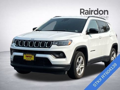 Used 2024 Jeep Compass Latitude AWD/4WD image 3