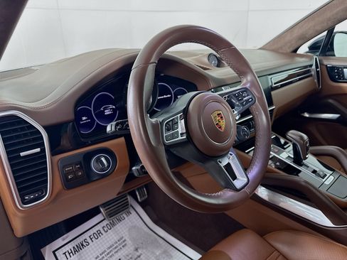 Certified 2021 Porsche Cayenne Turbo image 4