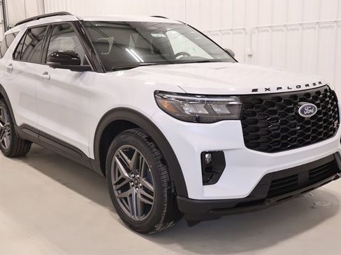 New 2026 Ford Explorer ST image 2
