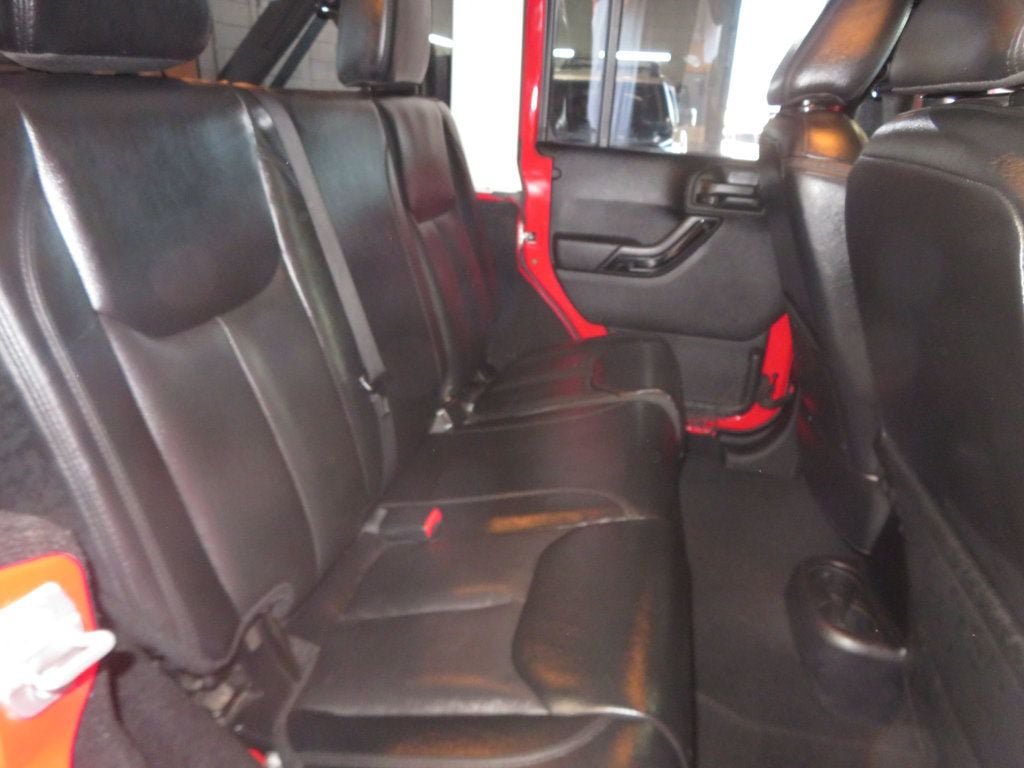 Used 2015 Jeep Wrangler Unlimited Sahara AWD/4WD image 28