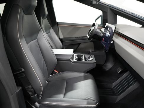 Used 2024 Tesla Cybertruck AWD Crew Cab image 23