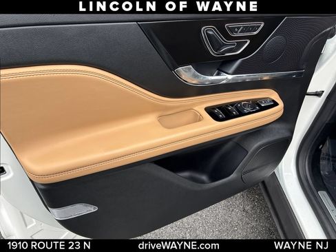 Certified 2023 Lincoln Corsair Reserve FWD image 13