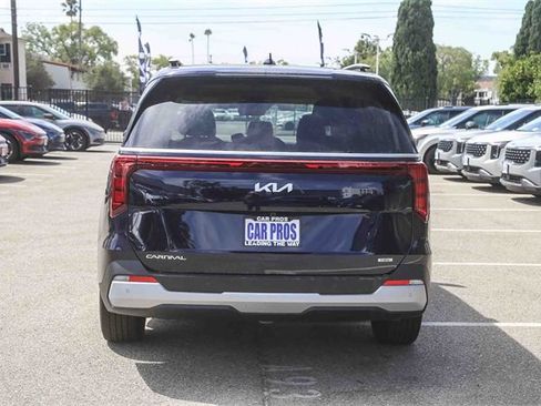 New 2026 Kia Carnival EX image 8