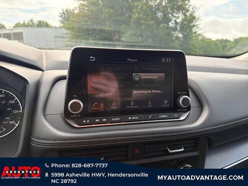 Used 2025 Nissan Rogue SV AWD/4WD image 14