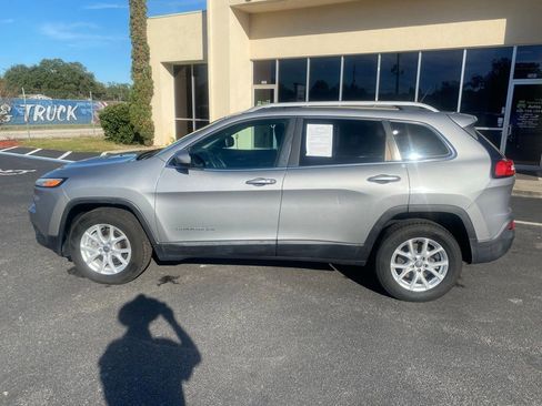 Used 2015 Jeep Cherokee Latitude w/ Comfort/Convenience Group image 2