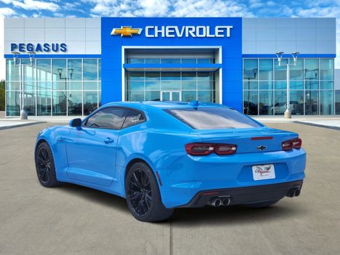 Used 2022 Chevrolet Camaro LT w/ Technology Package RWD image 4