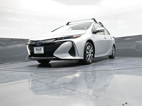 Used 2022 Toyota Prius Prime LE FWD image 26