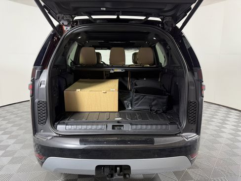 New 2026 Land Rover Discovery Limited Edition image 22