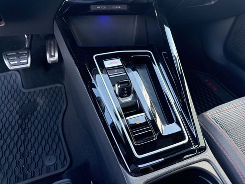 Certified 2023 Volkswagen GTI SE w/ Black Wheel Package image 28