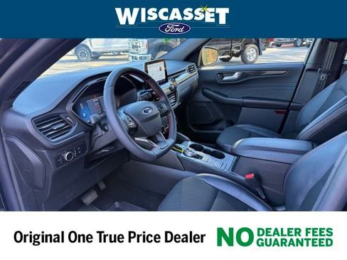 Used 2025 Ford Escape ST-Line w/ Cold Weather Package image 4