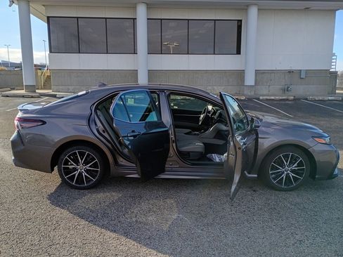 Used 2024 Toyota Camry SE image 8