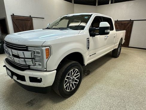 Used 2018 Ford F250 Lariat image 3