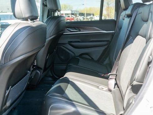 New 2026 Jeep Grand Cherokee Altitude AWD/4WD image 10