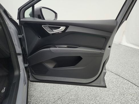 Used 2023 Audi Q4 e-tron Premium Plus w/ Premium Plus image 21