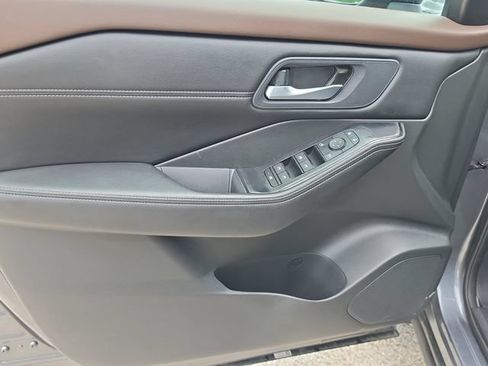 Used 2023 Nissan Rogue SV w/ SV Premium B Package AWD/4WD image 18