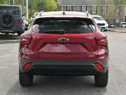 Used 2025 Chevrolet Trax RS w/ Sunroof Package image 14