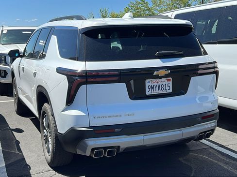 Certified 2024 Chevrolet Traverse LT AWD/4WD image 2