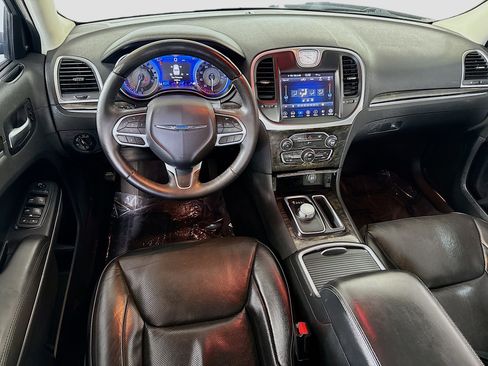 Used 2019 Chrysler 300 Limited image 17