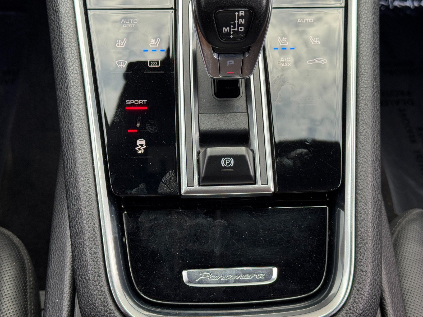 Used 2018 Porsche Panamera image 32