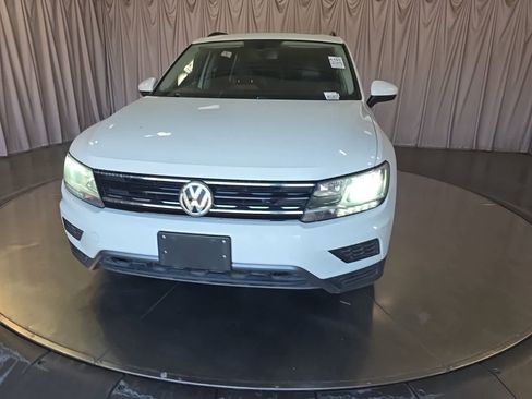 Used 2018 Volkswagen Tiguan SE w/ Panoramic Sunroof Package FWD image 4