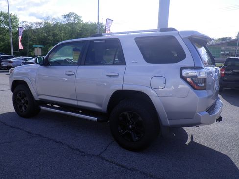 Used 2017 Toyota 4Runner SR5 image 4